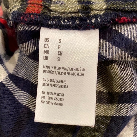 American Eagle ⭐️2/$25⭐️ green/red/navy flannel - Picture 7 of 7